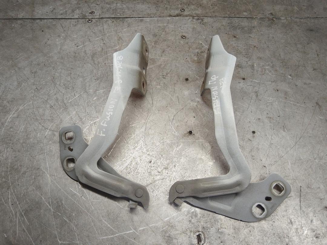 Петля капота Y1Q3R8 Ford Fusion - Фото 1