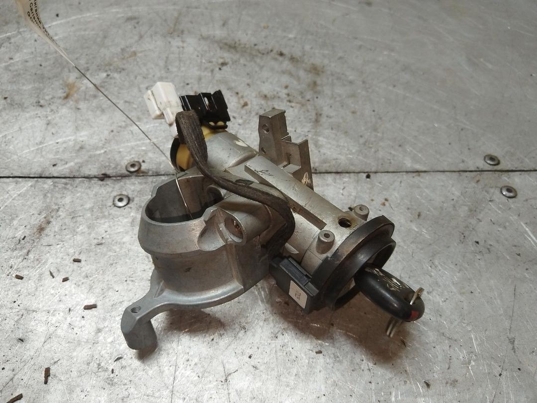 Замок зажигания YKLM2T Mitsubishi Carisma