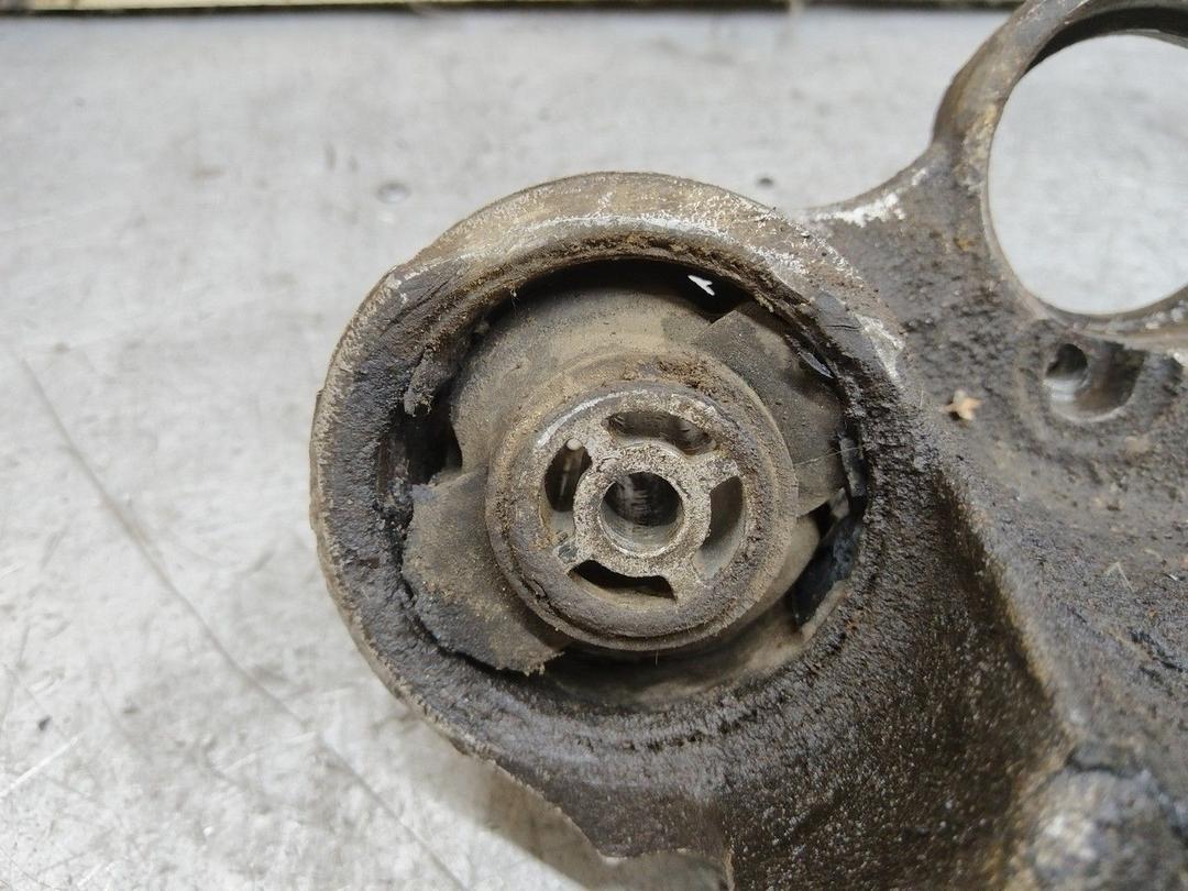 Кронштейн полуоси 7KPE6Y Citroen Xantia - Фото 2