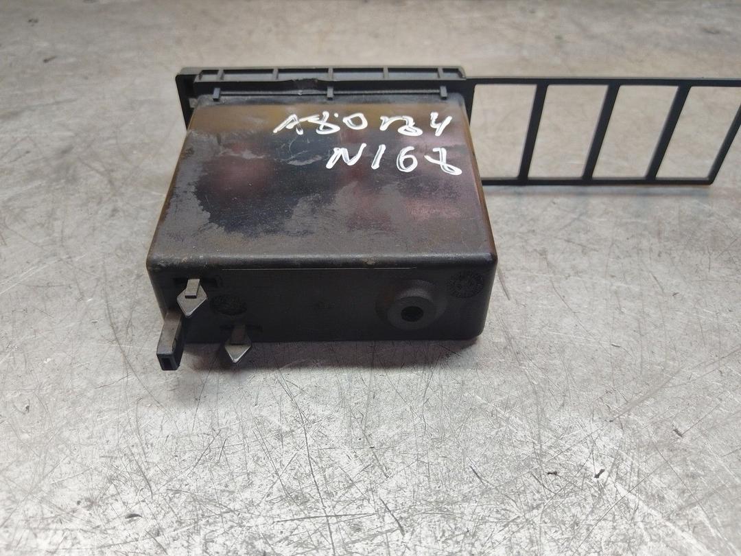 Вещевой ящик центральной консоли 4TW2ZW Audi 80 купить