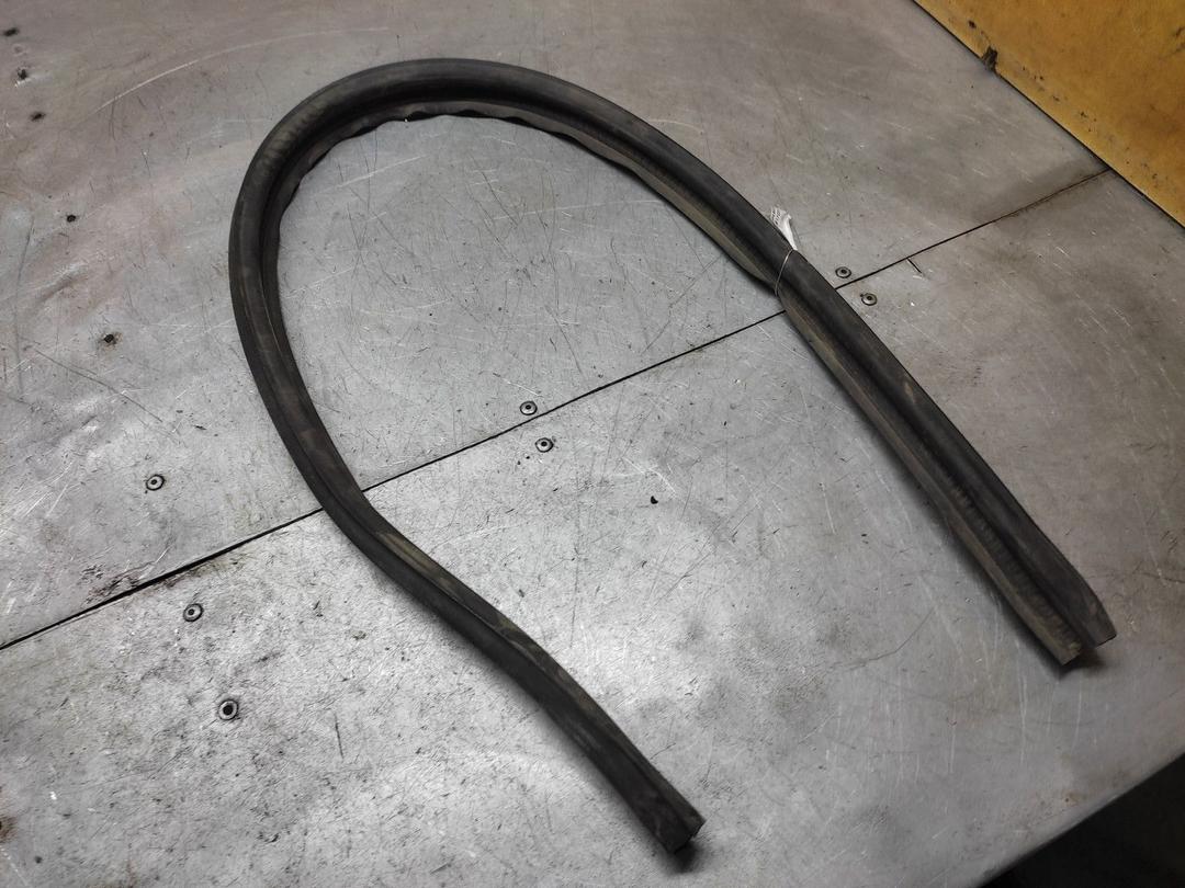 Уплотнитель капота 6GXX1D Opel Meriva купить