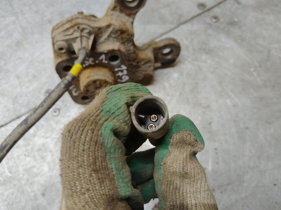 Цапфа задняя (ось ступицы) WO976O Renault Scenic - Фото 3