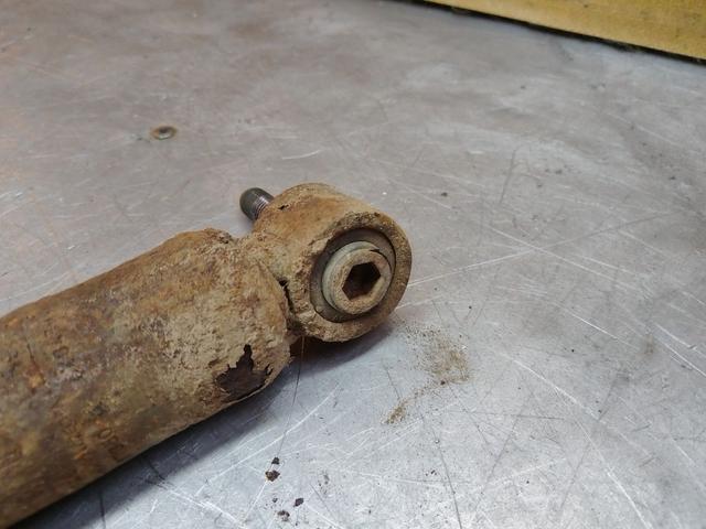 Амортизатор задний правый Y1IBHW Renault Grand Scenic купить с доставкой