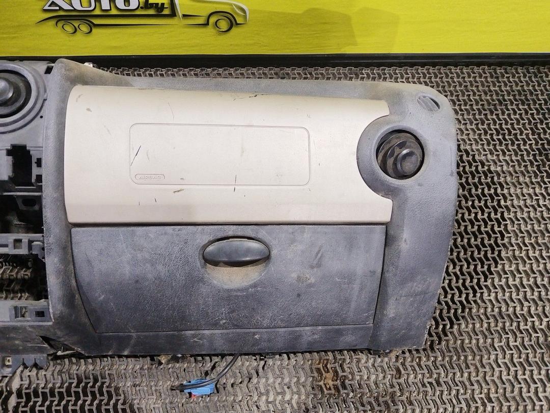 Панель передняя салона (торпедо) 7SG139 Peugeot Partner купить в магазине запчастей бу