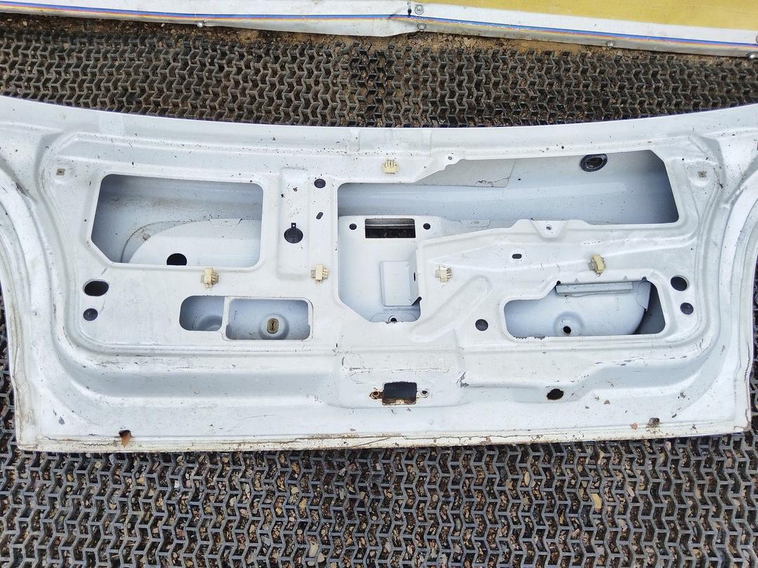 Подсветка салона UJ8EPP Alfa Romeo 147 купить с доставкой. Огромный выбор запчастей и марок авто. У нас есть практически все.