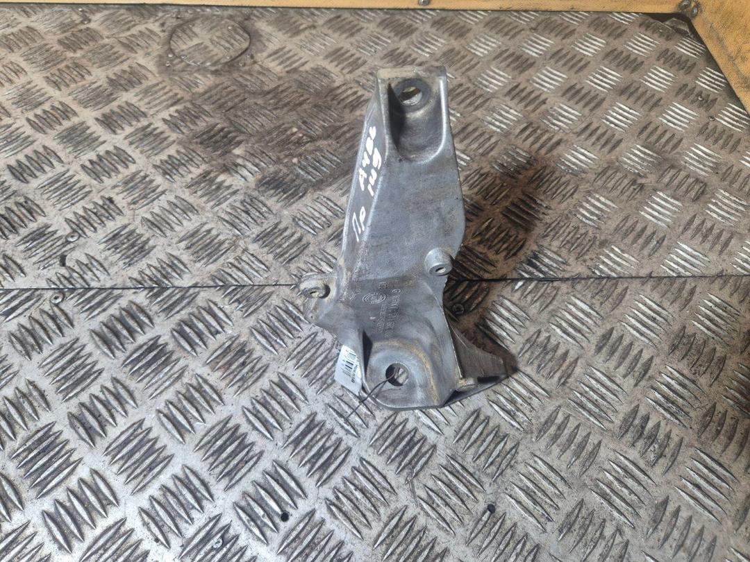 Кронштейн КПП ZZ706V Audi A4 купить с доставкой