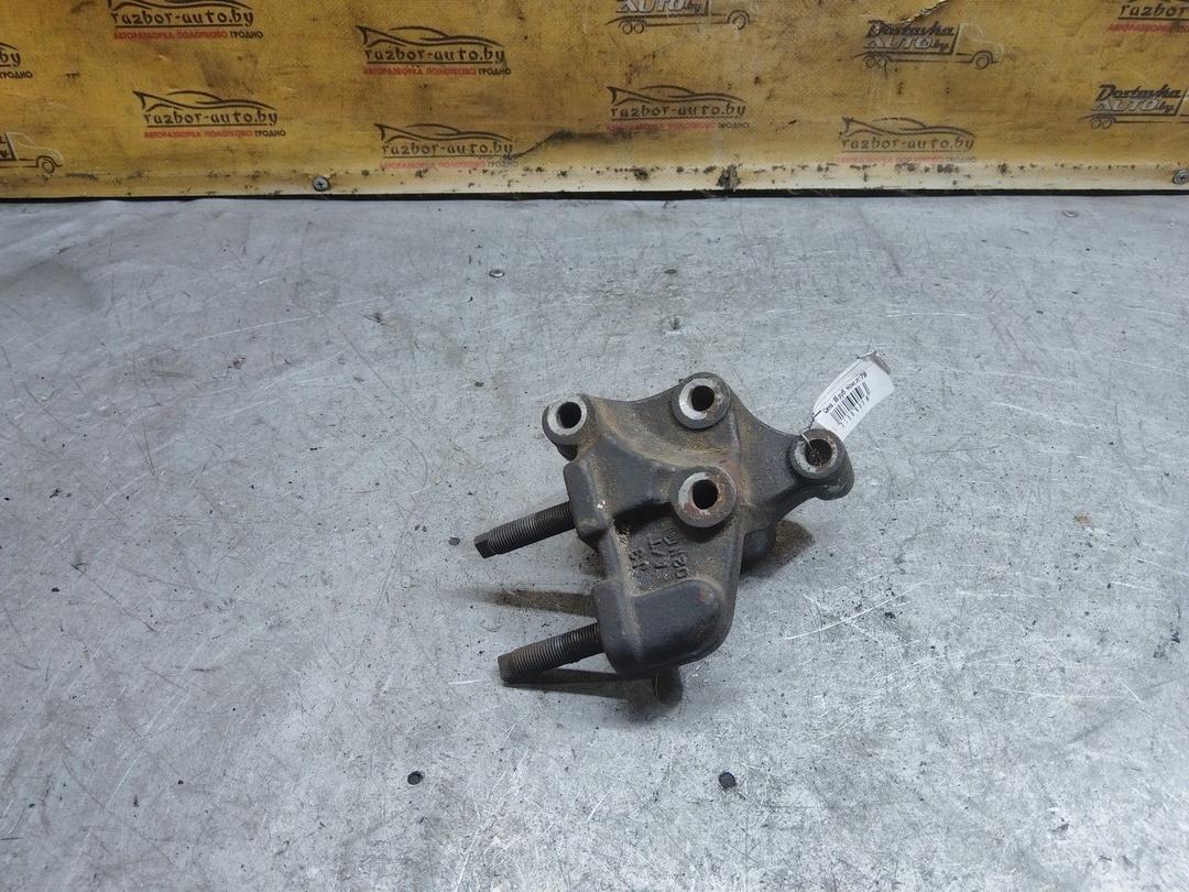 Кронштейн двигателя LY2Z71 Kia Carnival