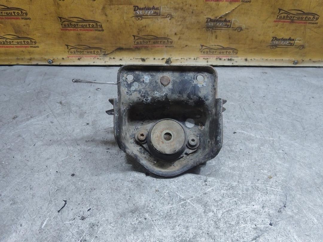 Кронштейн КПП M9VZ1C Peugeot 406