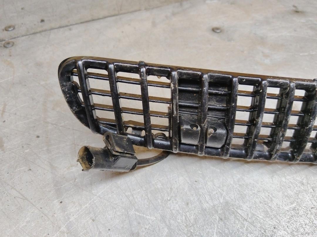 Решетка капота E57NQA BMW 3 E46 - Фото 3