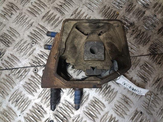 Подушка крепления двигателя A4N68C Ford Escort - Фото 2