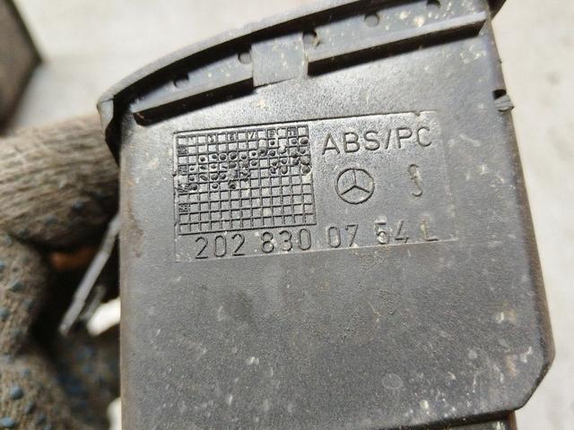 Дефлектор обдува салона U9P2FP Mercedes C W202 купить на авторазборке