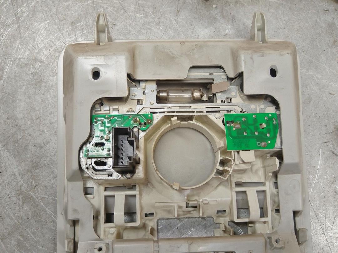 Фонарь салона (плафон) 14H0A7 Volkswagen Passat купить с доставкой