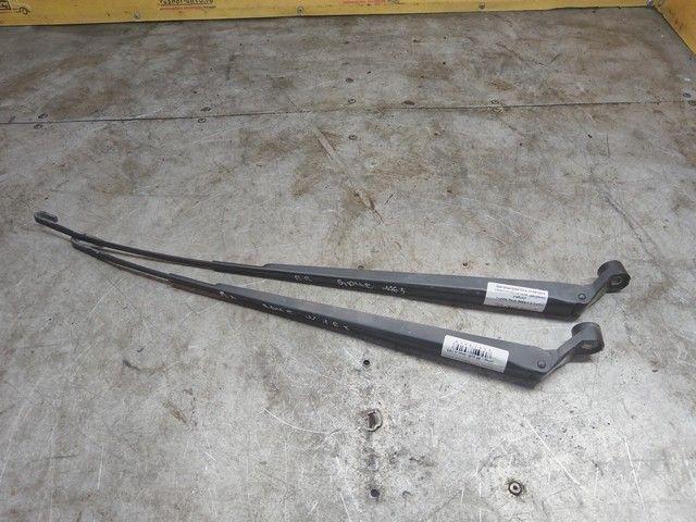 Щеткодержатель (поводок стеклоочистителя, дворник) X5RJ5Y Toyota Yaris - Фото 1