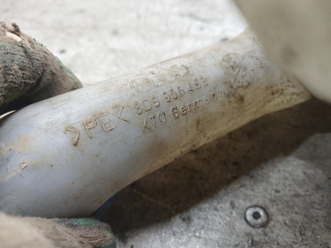 Бачок омывателя VOJ5UK Audi A4 купить в магазине запчастей бу