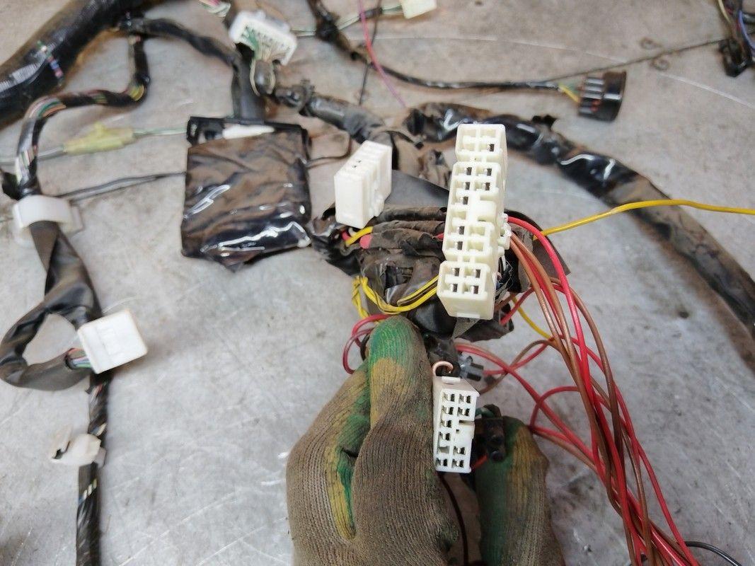 Проводка салона AQ2K7U Toyota Avensis Verso undefined