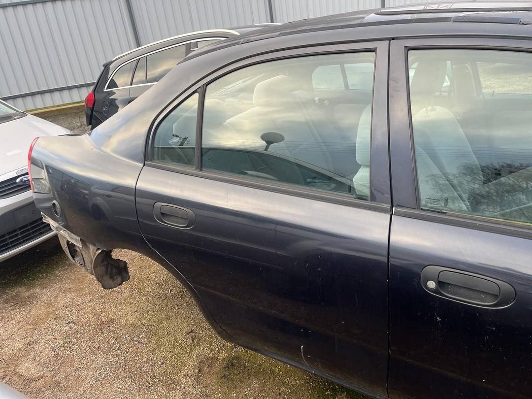 Стекло двери задней правой XE66G7 Mitsubishi Carisma купить с доставкой