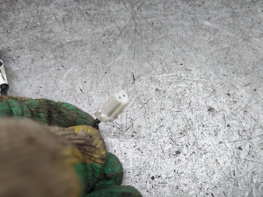 Кнопка открытия багажника Y039EM Ford Focus - Фото 2