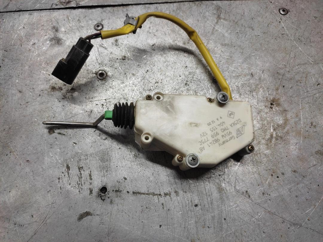 Активатор замка крышки топливного бака D44535 Seat Alhambra купить с доставкой