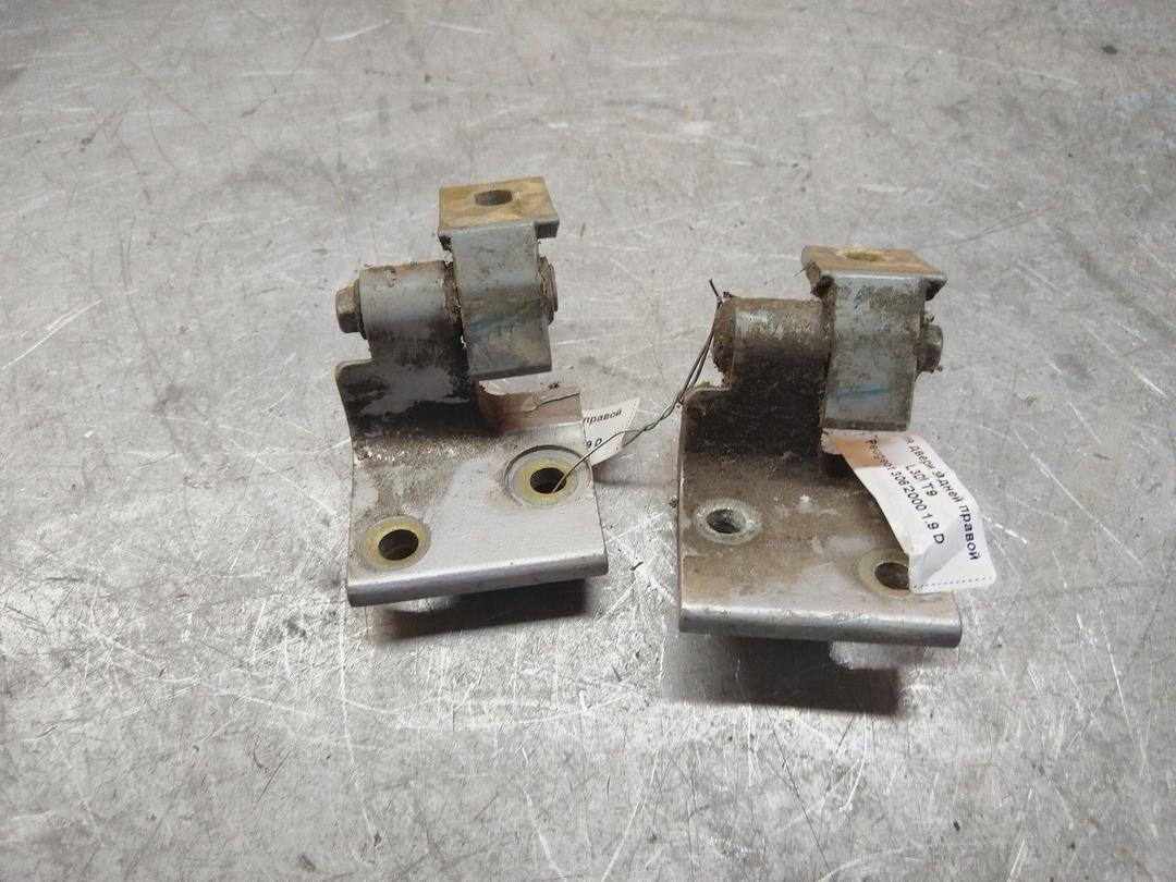 Петля двери задней правой L3D1T9 Peugeot 306 купить с доставкой