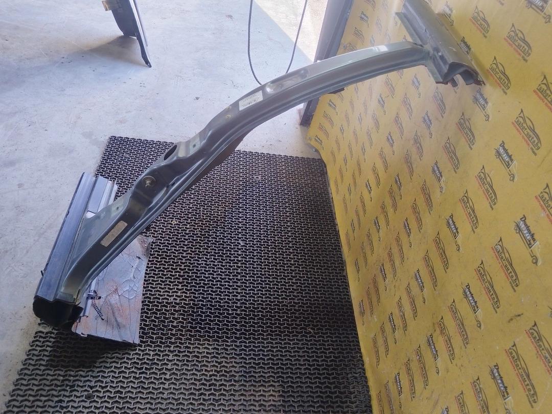 Стойка кузовная центральная правая 8G0YER Audi 80 купить на авторазборке