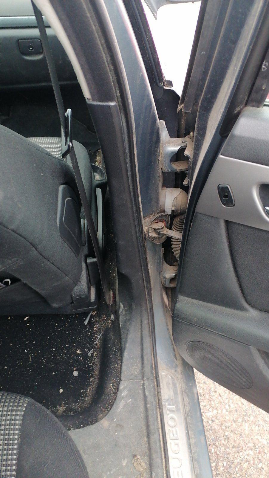 Петля двери задней правой K8KO6R Peugeot 407