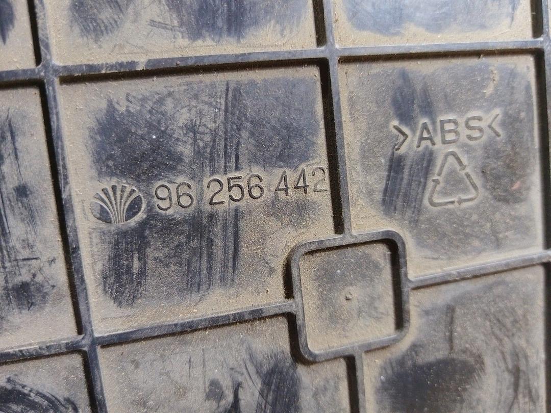 Подстаканник K047JZ Daewoo Nubira купить в магазине запчастей бу