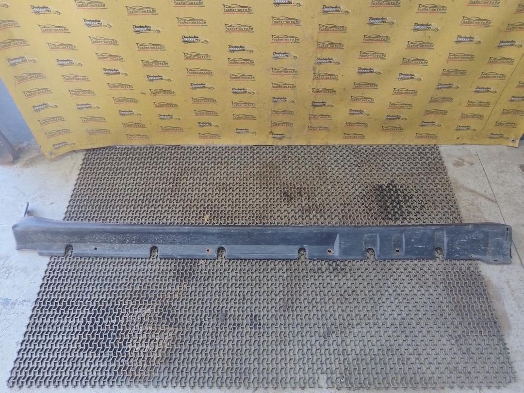 Накладка на порог наружная левая 0Y5PRJ Mitsubishi Carisma