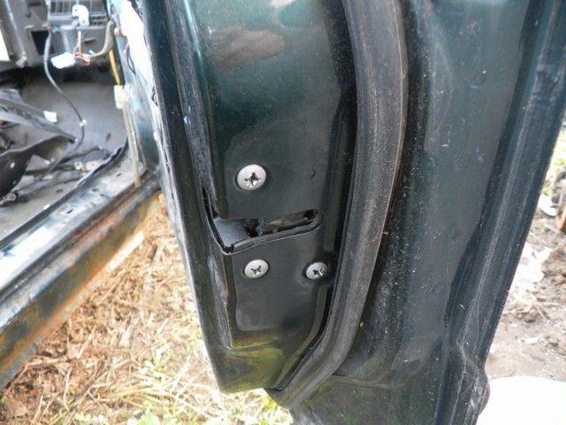 Замок двери передней правой XTYT3J Mazda 323F