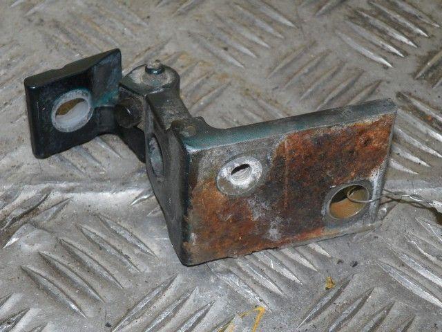 Петля двери передней правой G6M7YA Audi A4 купить