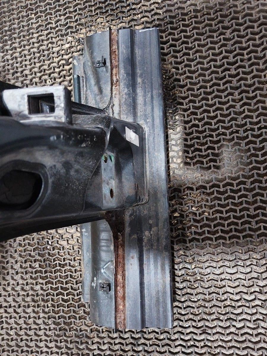 Стойка кузовная центральная правая 844Q03 Audi 100 купить в магазине запчастей бу