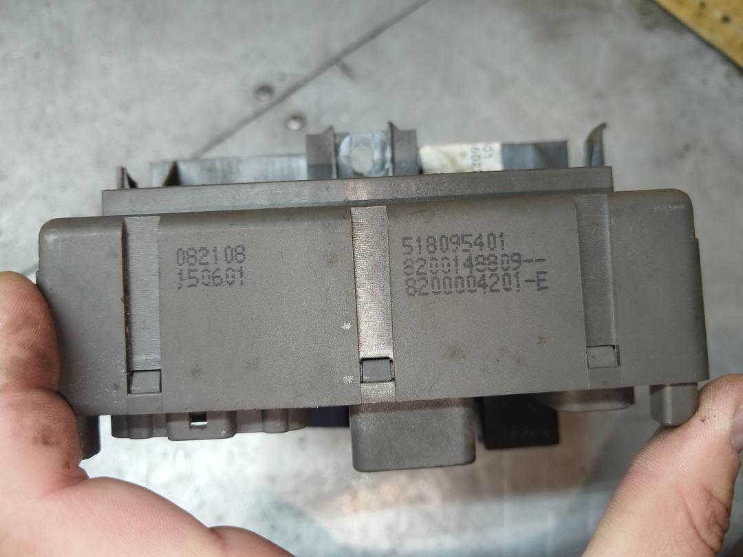 Блок предохранителей 7B5SO2 Renault Laguna undefined
