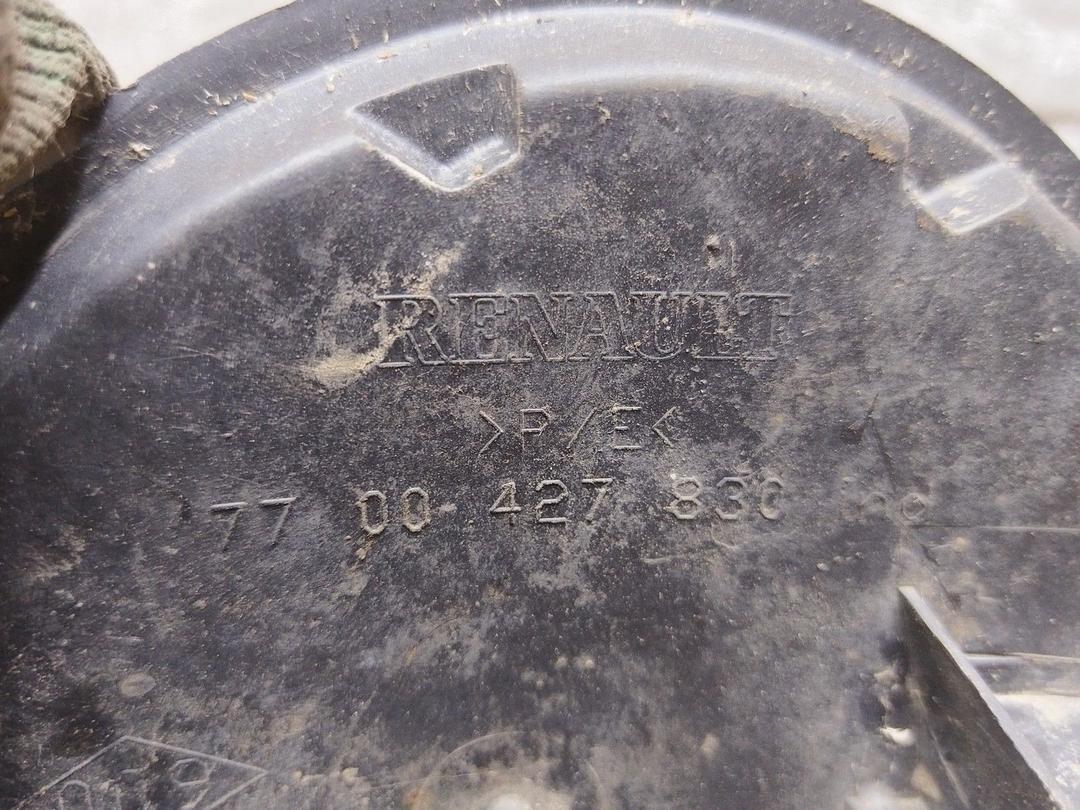 Заглушка (решетка) в бампер передний 0C0LGA Renault Scenic купить в магазине запчастей бу