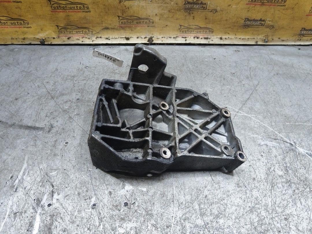 Кронштейн компрессора кондиционера U4GIHA Volkswagen Passat - Фото 4