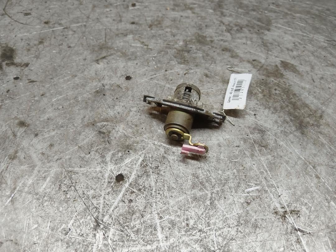 Личинка замка багажника EKJI34 Toyota Corolla купить с доставкой