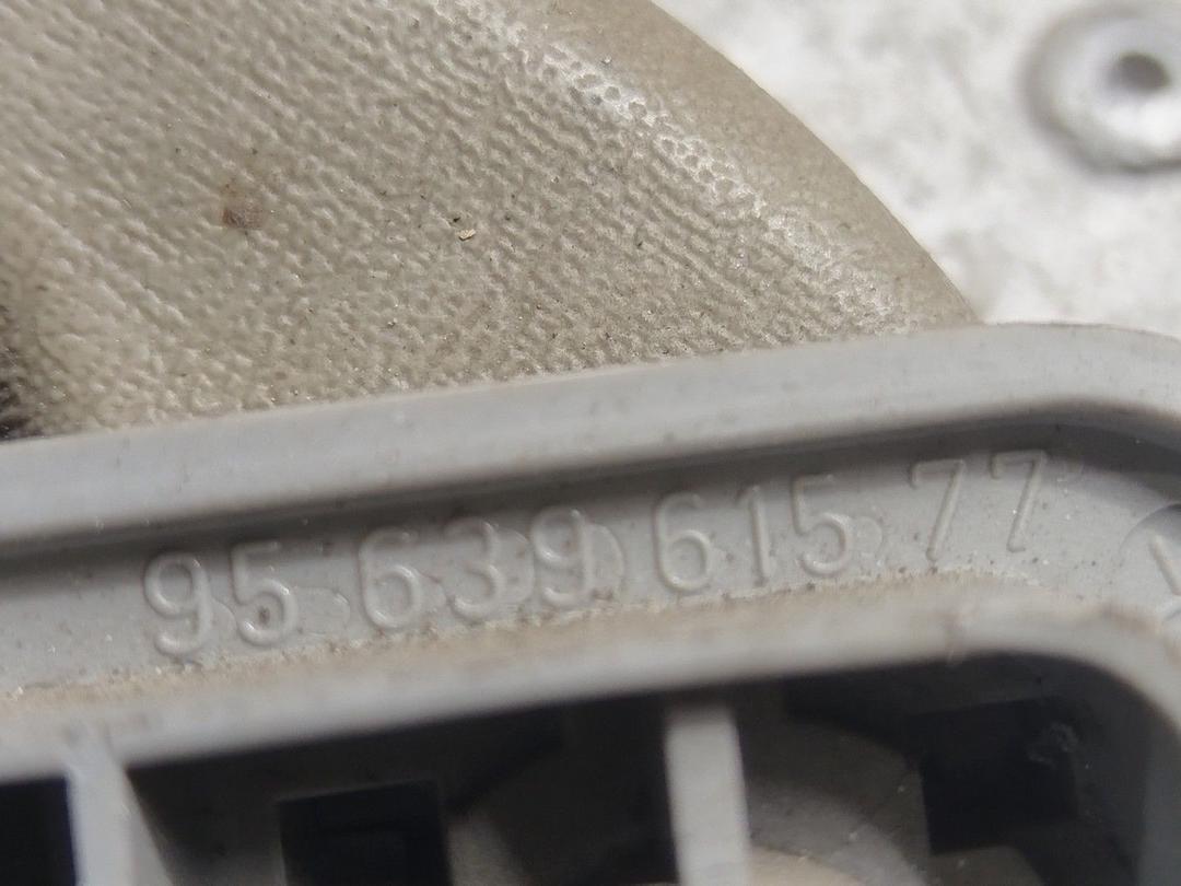 Ручка внутренняя потолочная ZWS82L Peugeot 605 - Фото 4