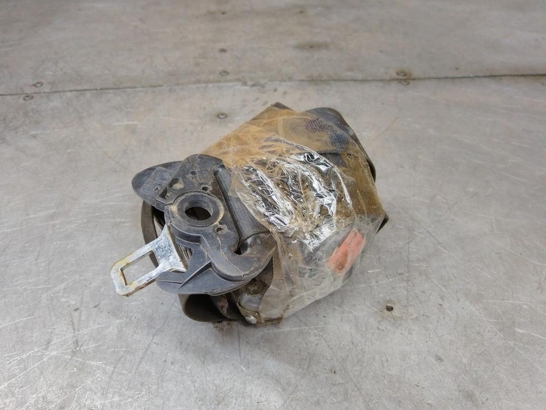 Ремень безопасности передний левый ZIDY8B Volkswagen Passat купить