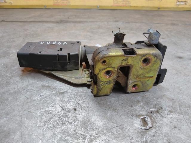 Замок двери передней левой 8VBM9G Volvo S40