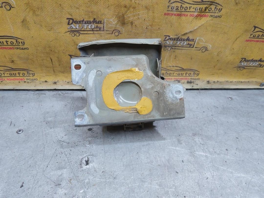 Ус под фонарь левый 0RJ6XP Renault Laguna купить в магазине запчастей бу