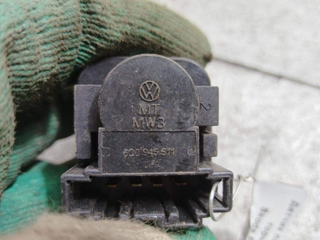 Датчик положения педали тормоза YP52TL Skoda Fabia купить в магазине запчастей бу