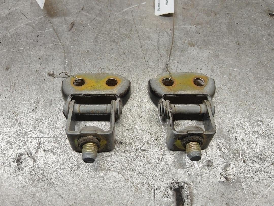 Петля крышки багажника 5CO7V5 Mazda 6