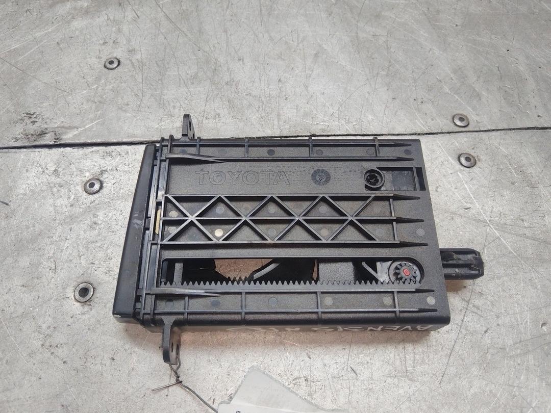 Подстаканник Y04TQV Toyota Avensis купить с доставкой