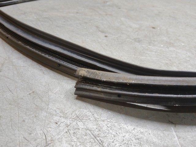 Уплотнитель двери передней левой C88V9T Toyota Avensis купить в магазине запчастей бу