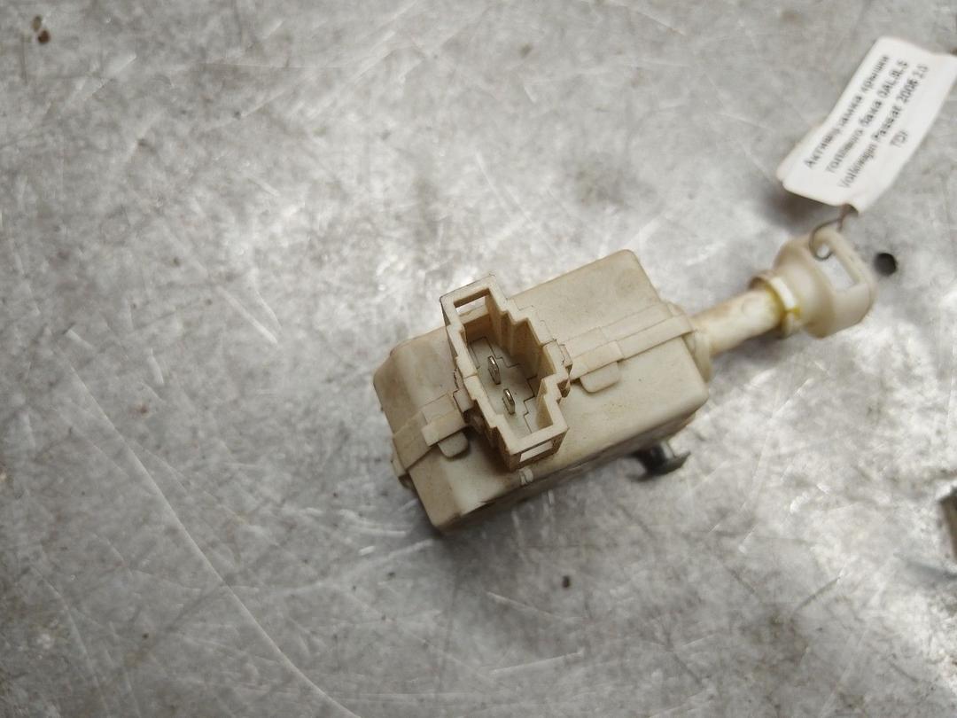 Активатор замка крышки топливного бака 0AL8LS Volkswagen Passat - Фото 4