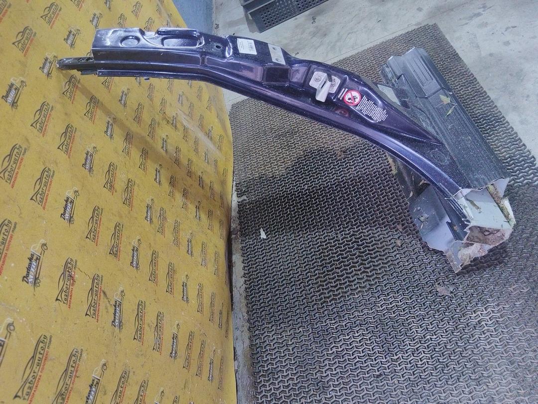 Стойка кузовная центральная левая Y5FUDC Audi A8 undefined