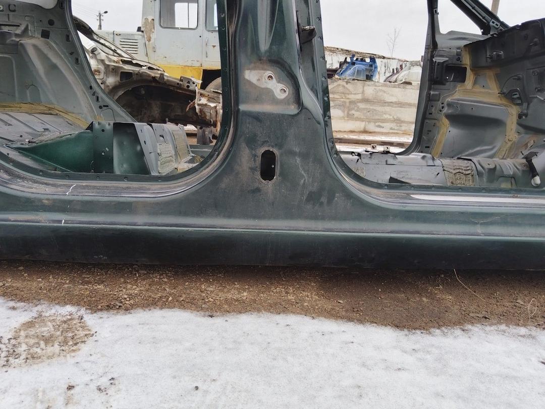 Стойка кузовная центральная правая 3F343Q Ford C-Max купить на авторазборке