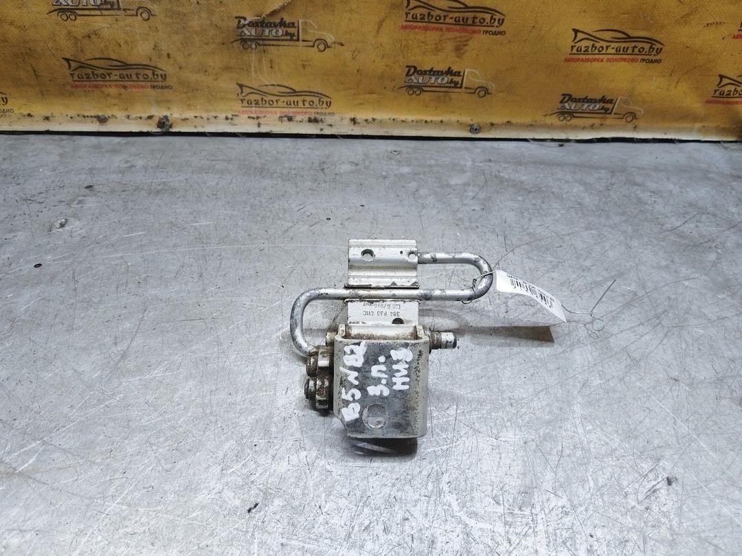 Петля двери задней правой 2R71J3 Volkswagen Passat купить