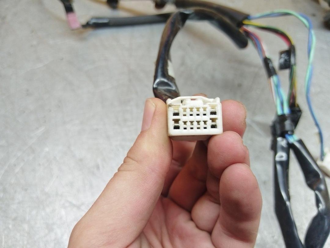 Проводка двери передней правой J2A2CR Toyota Avensis Verso купить на авторазборке