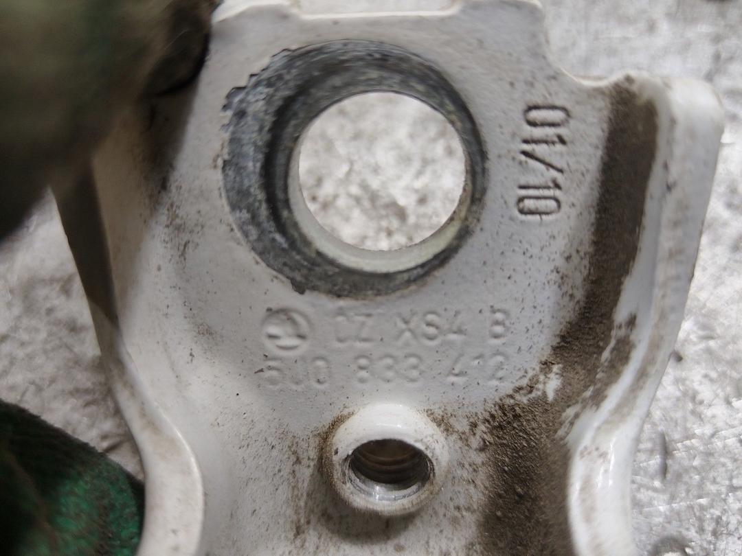 Петля двери задней правой 0Q6N07 Skoda Fabia купить в магазине запчастей бу