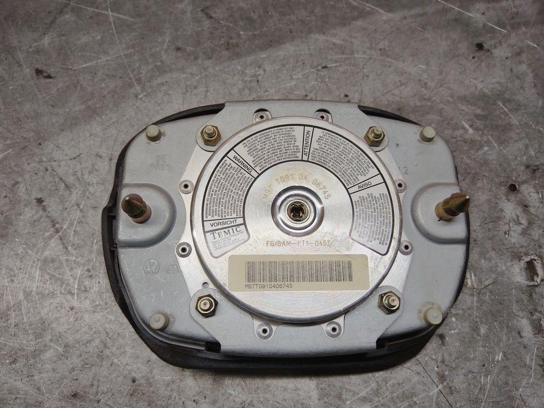 Подушка безопасности водителя 8ZM0JW Volkswagen Passat купить с доставкой