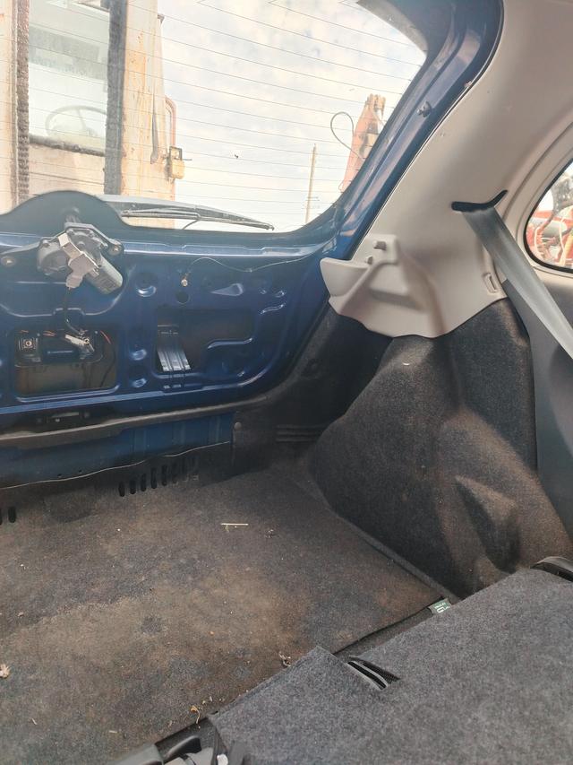 Обшивка багажника OD1R04 Nissan Micra